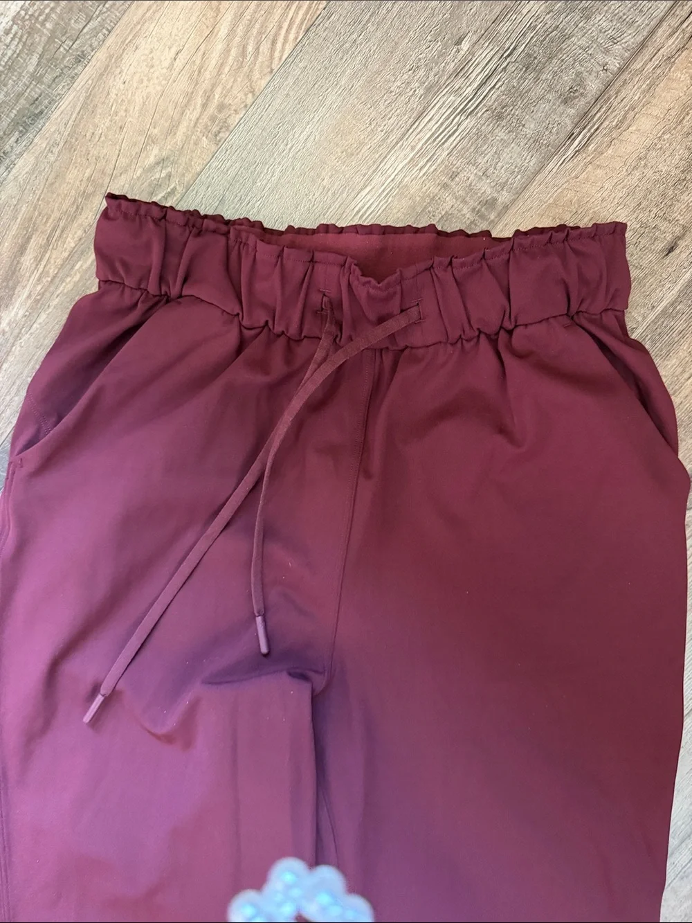 Lululemon athletica Women’s Burgundy Drawstring Joggers Sz 4- very nice cond.